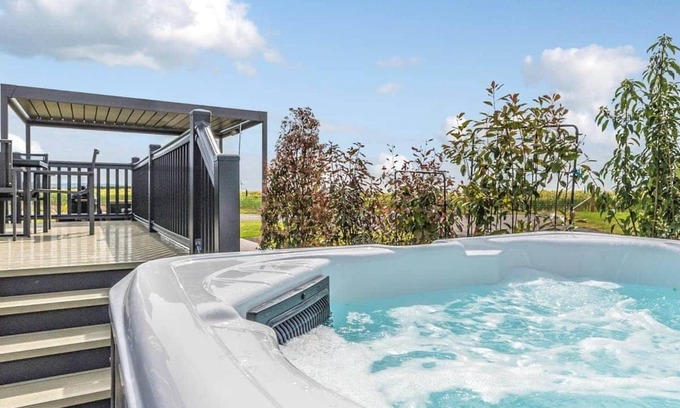 Carlton-in-Cleveland House | Inviting Lodge Retreat with Spa and Hot Tub Amenities