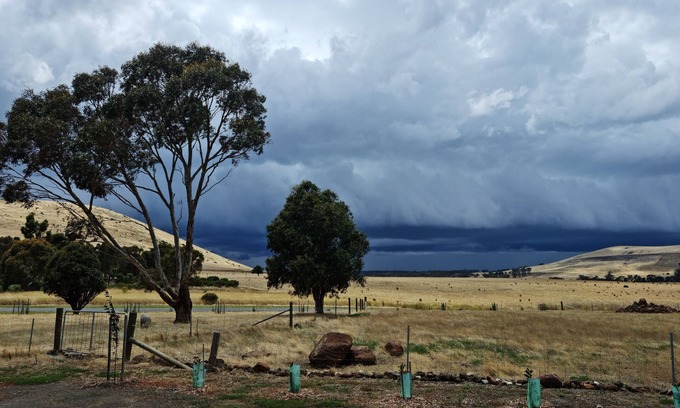 Dunach House | Inviting Retreat Between Talbot and Clunes with Spa Access