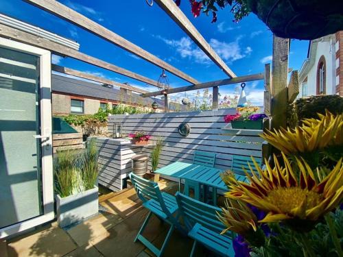 Claddagh House | Charming City Centre Retreat with Child-Friendly Amenities