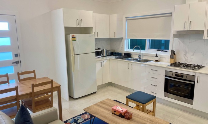 Bexley House | Relaxing Retreat Near Sydney Airport & Brighton Beach
