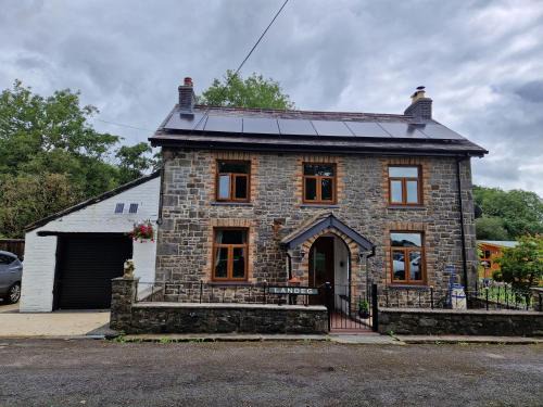 Llanwrda House | Welcoming Riverside Retreat with a 9/10 Guest Rating