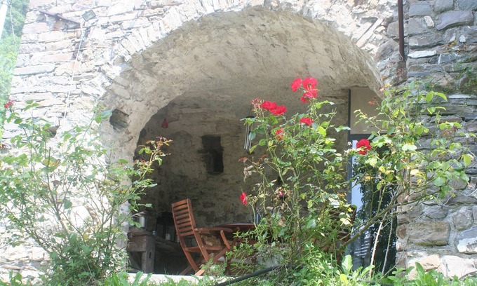 Pontremoli House | Romantic Ocean View Retreat with Pool and Breakfast