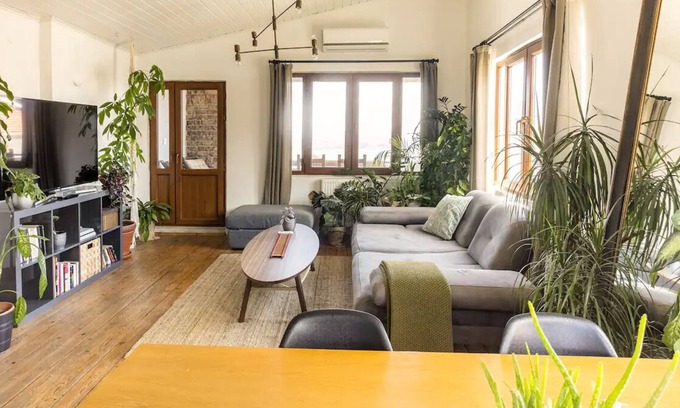 Galata Apartment | Cosy Roof Flat on 5th Floor With Bosphorus View