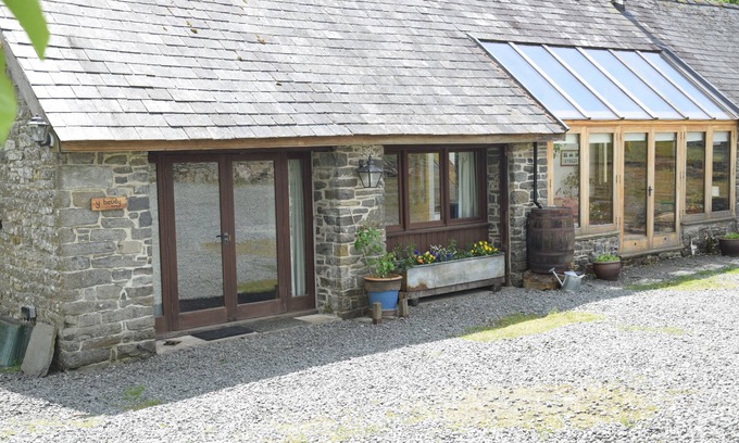Erwood Cottage | Idyllic Rural Retreat with Pet-Friendly Amenities