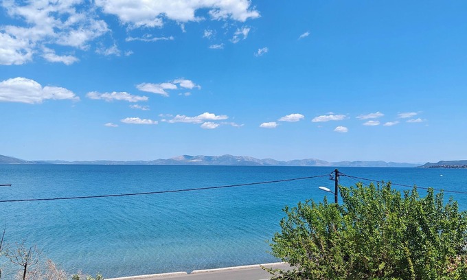 Oropos Apartment | Cosy Seaside Apartment above the sea