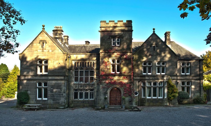 Wormhill Apartment | Cozy Self-Catering Apartment in Historic Victorian Residence