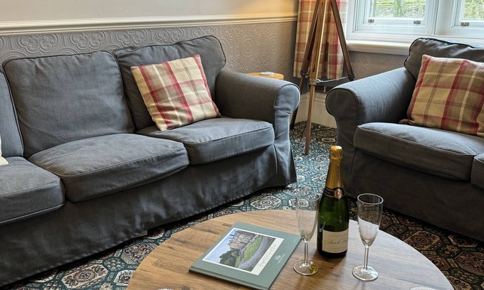 Wormhill Apartment | Charming Self-Catering Apartment in a Historic Victorian Home