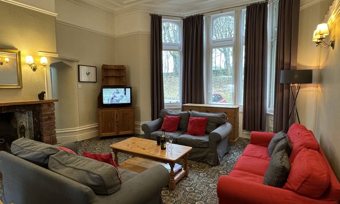 Wormhill Apartment | Inviting Self-Catering Apartment in Historic Victorian Home