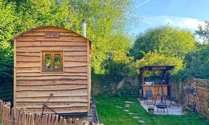 Hereford Cabin | Inviting Shepherd's Hut with Secret Garden in Herefordshire