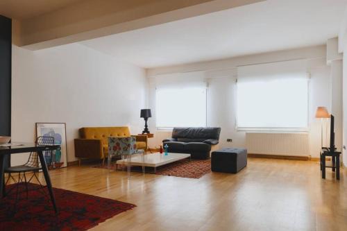 Komotini Apartment | Inviting Central Apartment - Rated 9/10 & Family Friendly