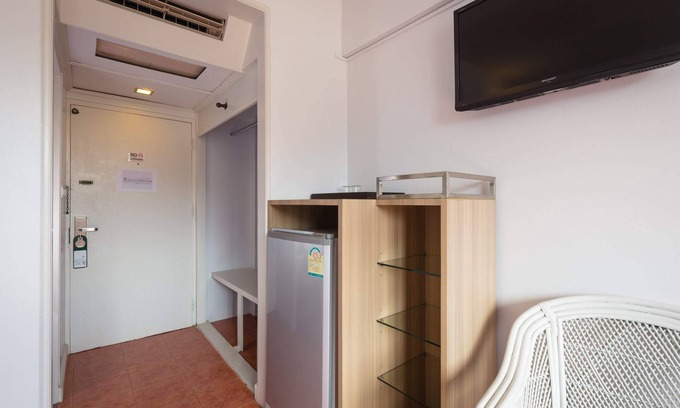 Karon Hotel | Inviting Family Room Near Karon Beach with Breakfast Included