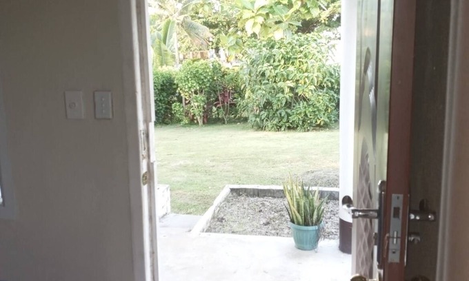 Apia Apartment | Inviting Stay in Taumeasina with Kitchen and Breakfast