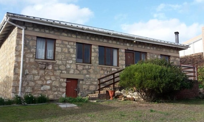 Still Bay House | Charming Stone Cottage: 4-Star Retreat for Families & Pets