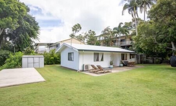 Point Lookout Cottage | Pet-Friendly Cosy Straddie Cottage for Family Getaways