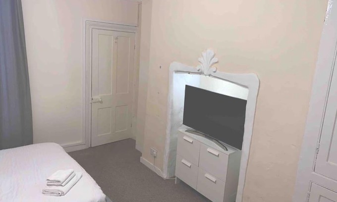 Exeter Apartment | Inviting Studio Apartment - Pet and Child Friendly Retreat