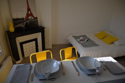 Louis Bertrand-Mirabeau-Semard Apartment | Comfortable Cosy Studio - Ideal for Families on a Budget