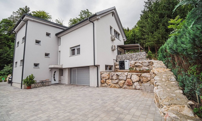 Preddvor Apartment | Cozy Studio in Gorenjska with Kitchen and Child-Friendly Amenities