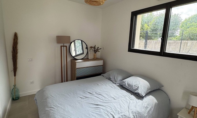 Questembert Apartment | Cosy studio in quiet location, Questembert town center