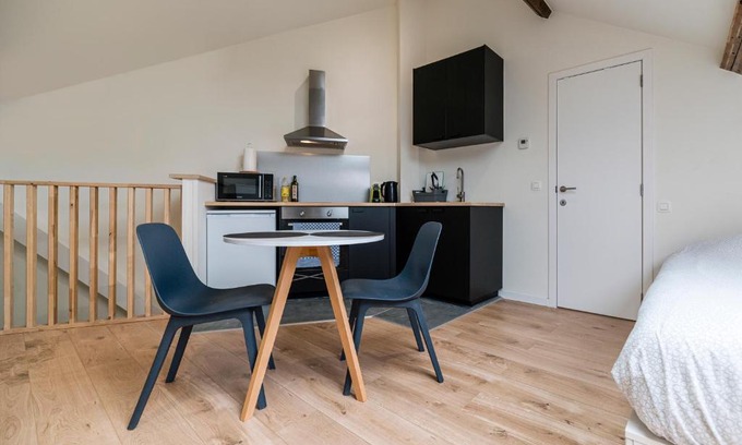 Quartier Saint-Gery - Sint-Gorikswijk Apartment | Charming Studio Retreat in Central Brussels - Pet Friendly