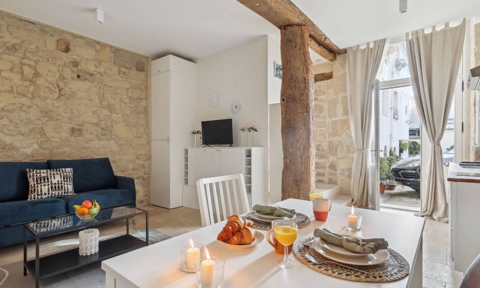4th Arrondissement Apartment | Inviting Studio in the Heart of Ile Saint Louis, Rated 10/10