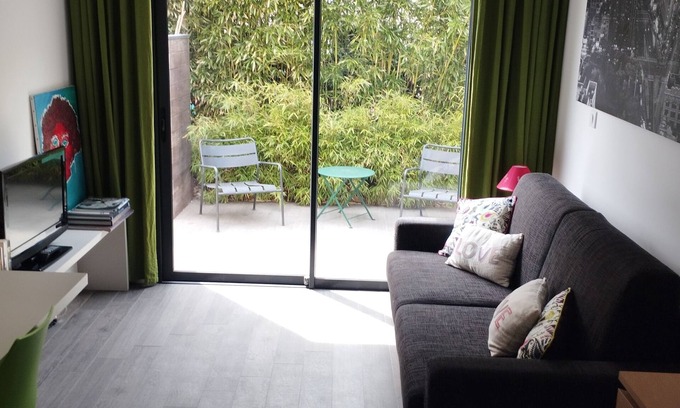 Sud Apartment | Charming Studio with Garden near Town Center and Parking