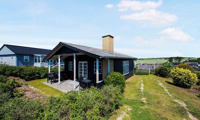 Kerteminde House | Inviting Summer Cottage with Ocean View in Kerteminde