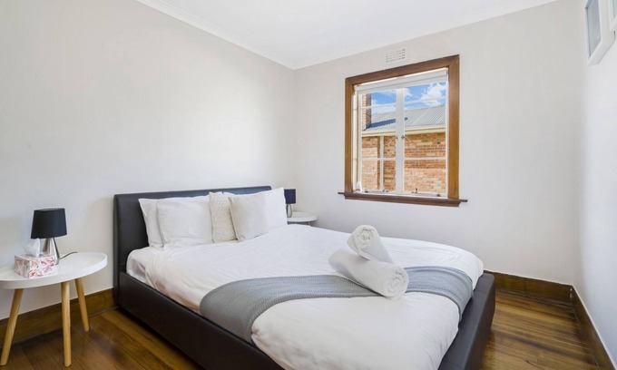 Newstead House | Charming Tasmanian Home - Steps from CBD & Family Friendly