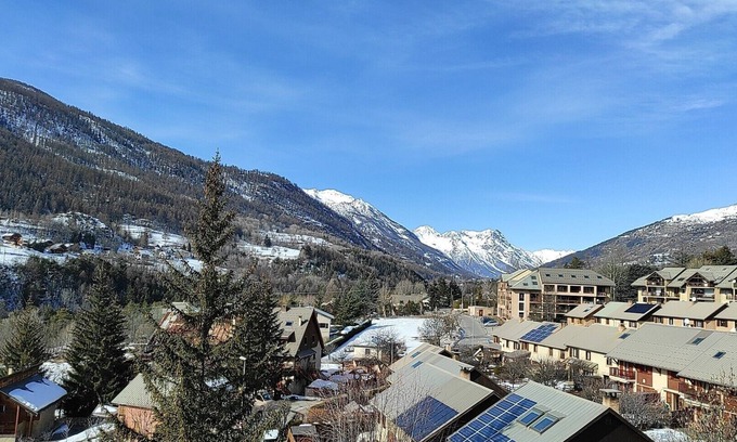 Forville Apartment | Cozy Top Floor Apartment with Spa & Hot Tub in Serre Chevalier