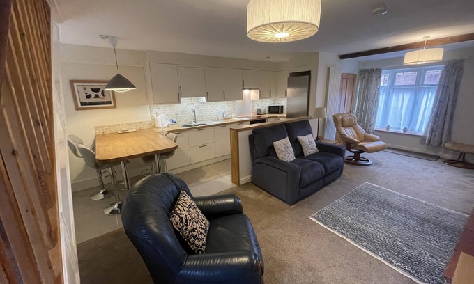 Bewdley Cottage | Inviting Town Centre Cottage with Parking & Pet-Friendly Stay