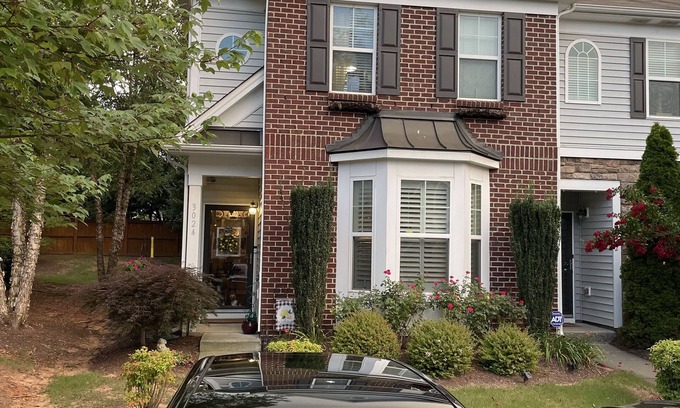Northeast Raleigh House | Inviting Town Home Near Downtown with Family-Friendly Amenities