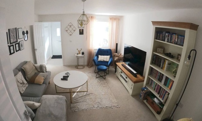 Pont Yates House | Inviting Townhouse Near Kidwelly with Free Wifi & Breakfast