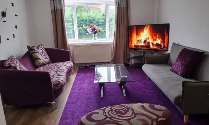 Fairfield House | Cozy Two-Bedroom Apartment with Free Parking & WiFi