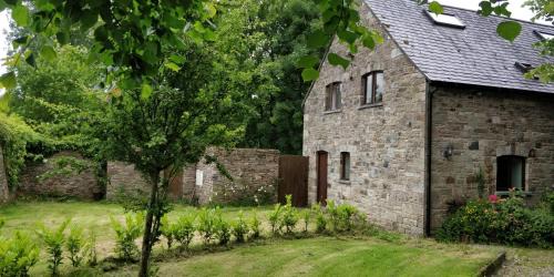 Tuamgraney House | Inviting Two Bedroom Lodge by Raheen Woods - Pet Friendly