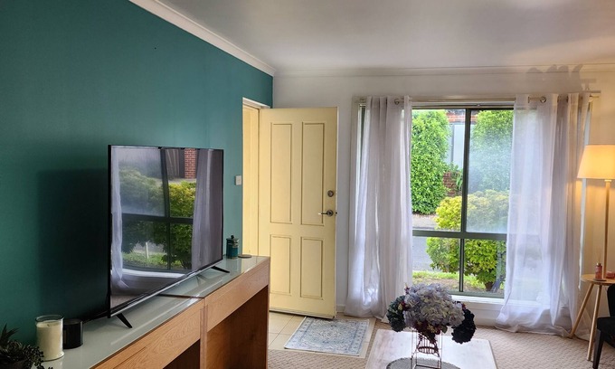 Mount Gambier House | Comfortable Unit in Mount Gambier with Family-Friendly Amenities