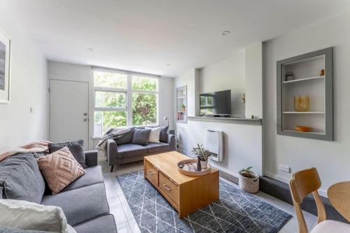 Montello Apartment | Inviting Sea View Unit - Ideal for Families and Relaxation