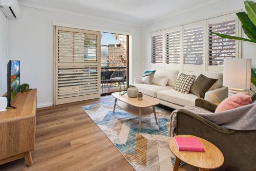 New Farm Apartment | Comfortable Unit with Parking Near New Farm Park & River