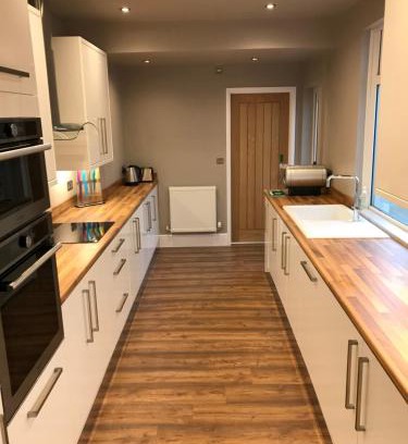 Roath Apartment | Inviting Central Cardiff House with Family-Friendly Comfort