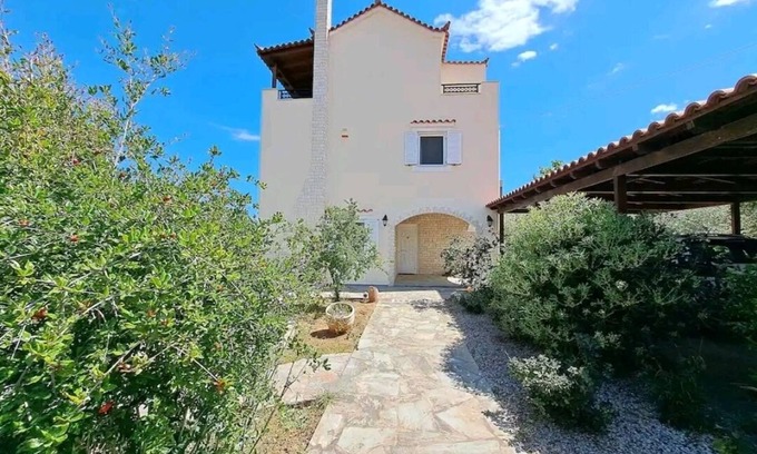 Monemvasia Villa | Cozy Villa Near Monemvasia Castle for Family Getaways