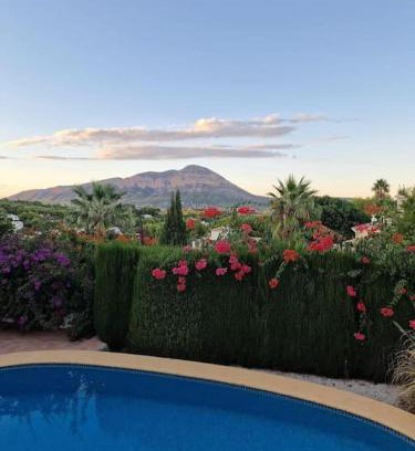 Tarraula Villa | Inviting Villa with Private Pool & Scenic Mountain Views