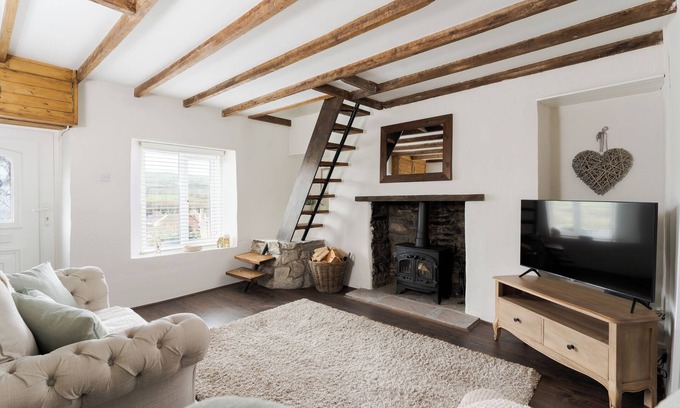 Kenfig Hill Cottage | Idyllic Welsh Cottage with Scenic Countryside Views