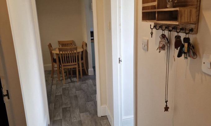Thundersley Apartment | Inviting Apartment with Fully Equipped Work Station & Pool