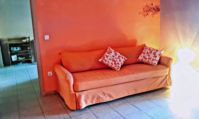 Trikala House | Cozy Riverfront Retreat with Breakfast and Family Amenities