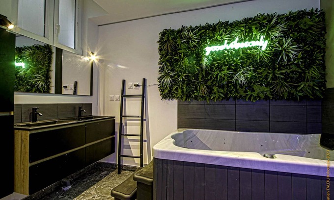 Gare-Jouvenet Apartment | Relaxing Cosyrouen Bali Spa with Hot Tub in City Center