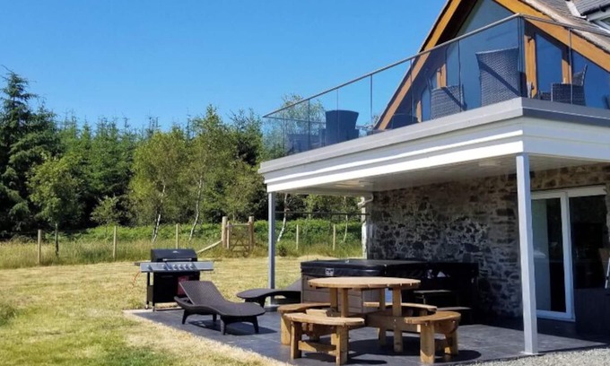 Castle Douglas House | Cot Cottage - Panoramic Views & Hot Tub!