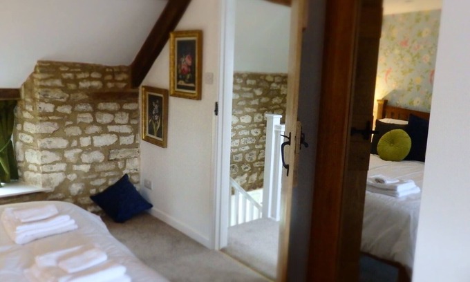 Burford Cottage | Cozy Cotswold Cottage in Central Burford with Kitchen