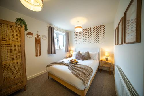 Cirencester House | Cotswolds, Beautiful 5 bed 3 bath house, lovely garden, free parking
