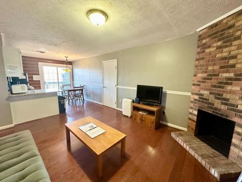 Nancy House | Experience Comfort at Cottage 10 Lees Ford Marina