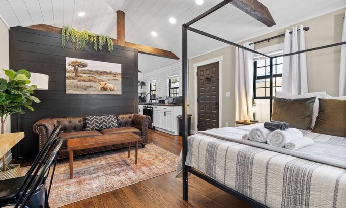 Spearfish House | Guest Rated 10/10: Modern Farmhouse Cottage for Families