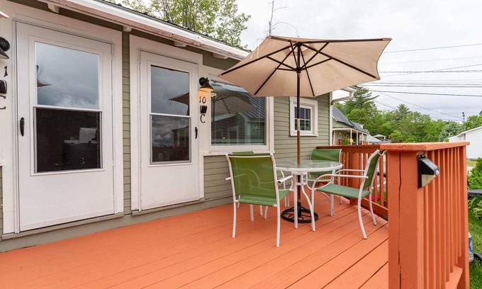 Weirs Beach Cabin | Lake View Cottage 10 with Breakfast and Kitchen Amenities