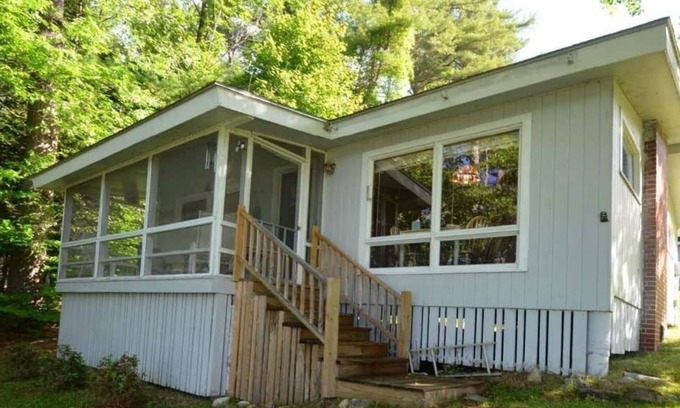 Wolfeboro House | Cozy Cottage 11 at Piping Rock Resort with Kitchen Access